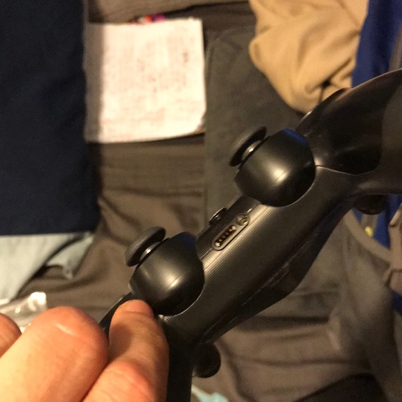 Ps4 controller 30$$$ works great lmk ASAP - Picture 2 of 2